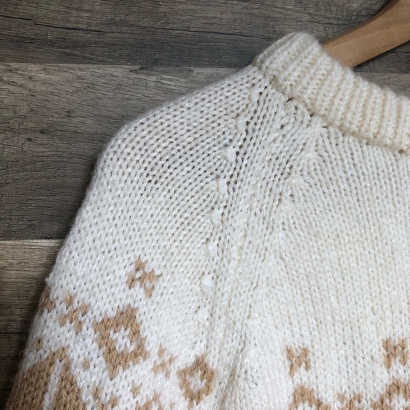 Handmade Hand Knit Tan and White Fair Isle Crewneck Sweater Medium - Picture 3 of 10